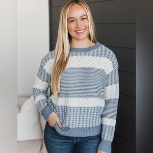 Women’s knitted crew neck boutique sweater, Colorblock, white and blue, Medium